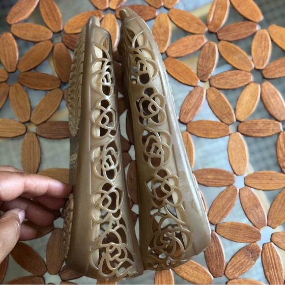 Crocs Isabella Jelly Flat: Peep-Toe Style with Gemlitetranslucent Uppers - Picture 10 of 13